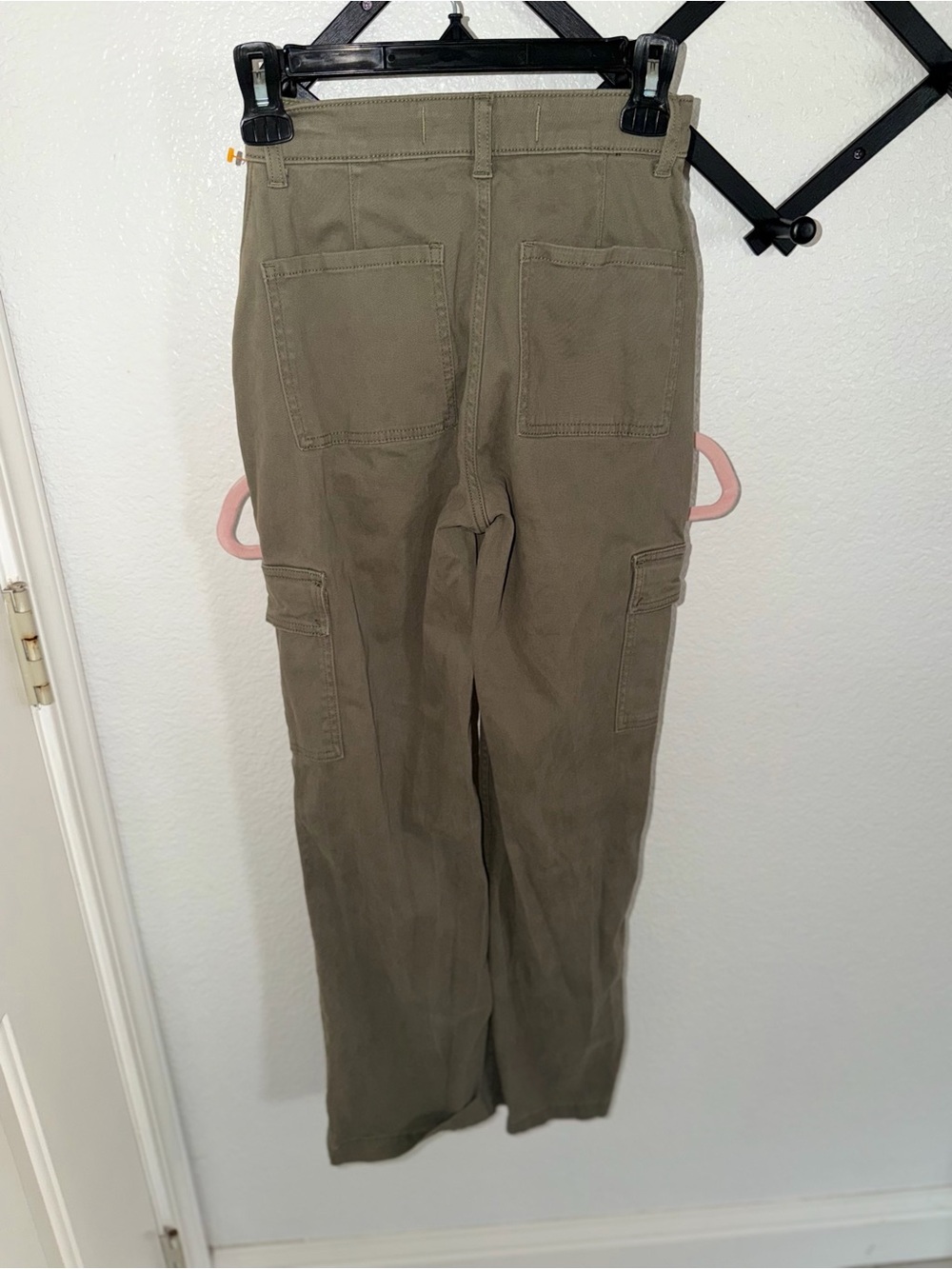 Hollister Ultra High-Rise Cargo Pants Olive Green Utility Straight Leg W23R - Picture 3 of 4